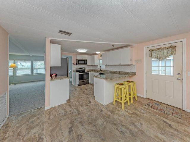 98 LAKEVIEW DRIVE, North Port, FL 34287