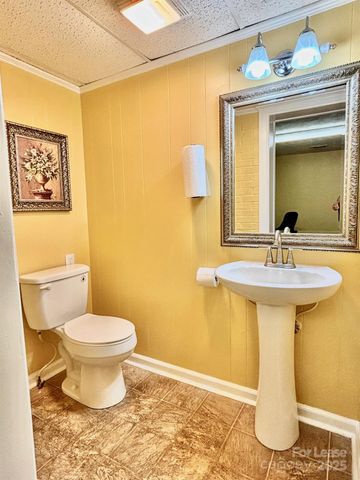 75 Rink Dam Road, Hickory, NC 28601