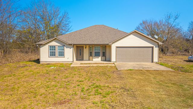 121 N Washburn Road, Bells, TX 75414