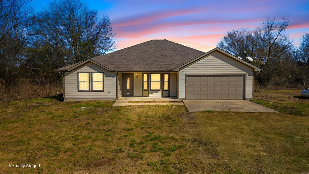 121 N Washburn Road, Bells, TX 75414