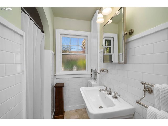 6421 N MISSISSIPPI Ave, Portland, OR 97217