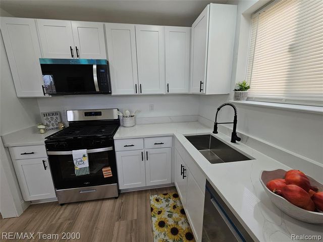 8035 Donna Street, Westland, MI 48185