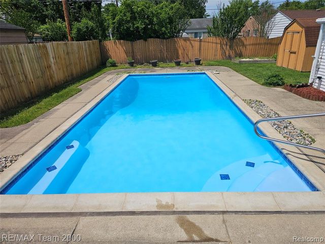 8035 Donna Street, Westland, MI 48185