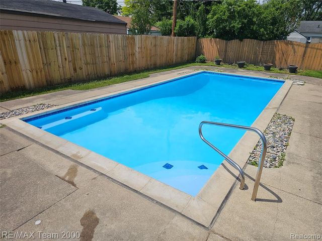 8035 Donna Street, Westland, MI 48185