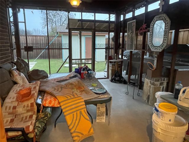 225 S Overlook Drive, Red Oak, TX 75154