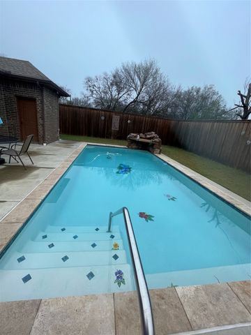 225 S Overlook Drive, Red Oak, TX 75154