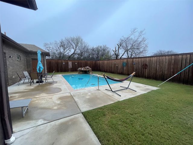 225 S Overlook Drive, Red Oak, TX 75154