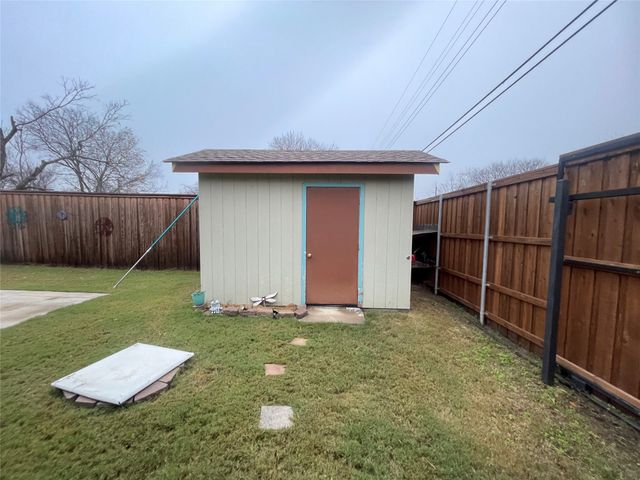 225 S Overlook Drive, Red Oak, TX 75154