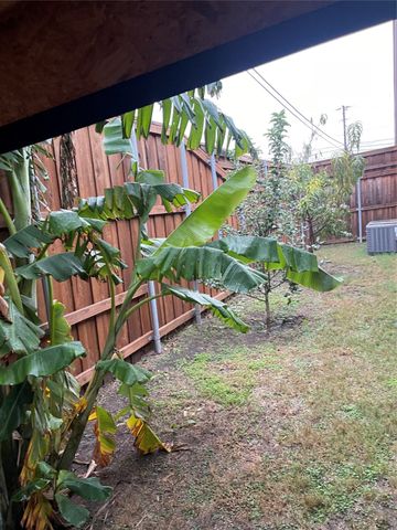 225 S Overlook Drive, Red Oak, TX 75154