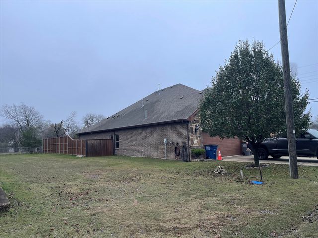225 S Overlook Drive, Red Oak, TX 75154