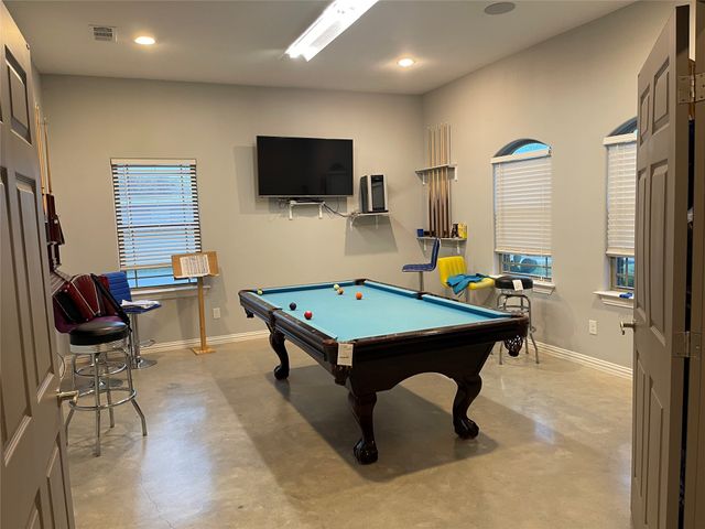 225 S Overlook Drive, Red Oak, TX 75154