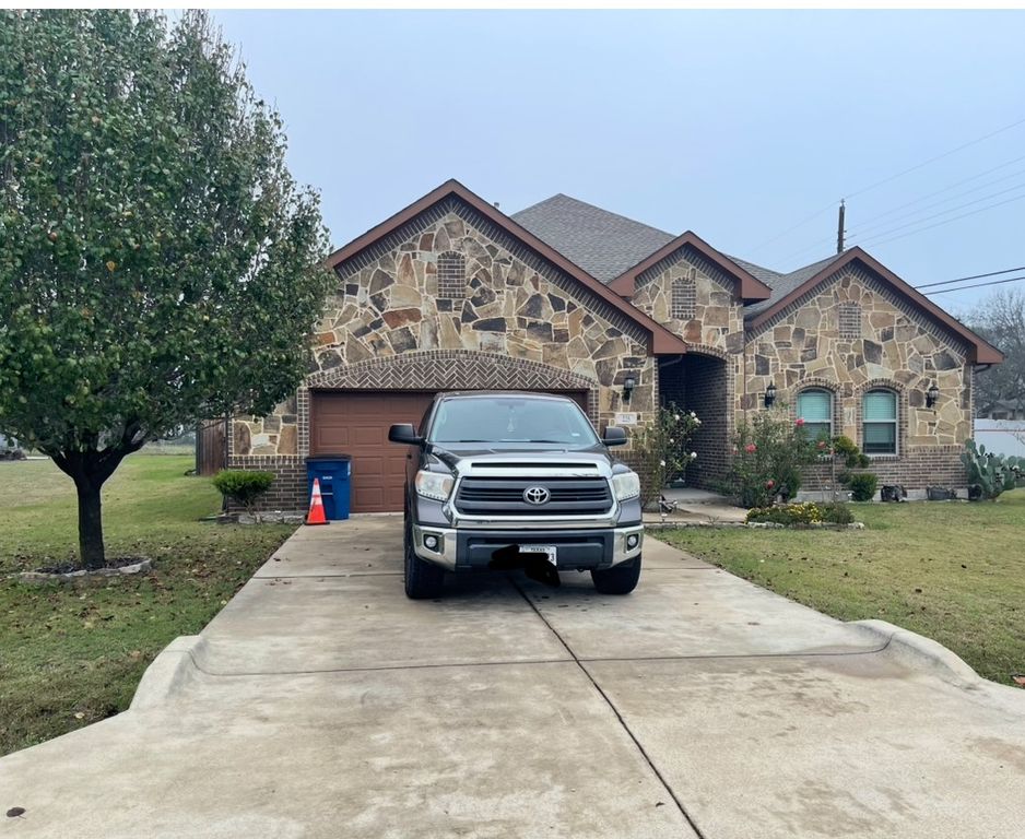 225 S Overlook Drive, Red Oak, TX 75154