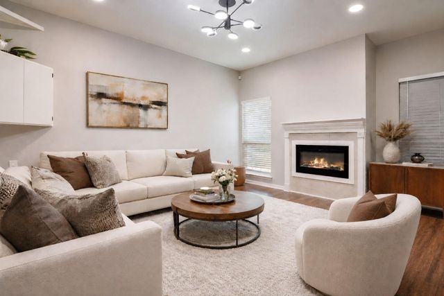 1818 Augusta Drive 13, Houston, TX 77057