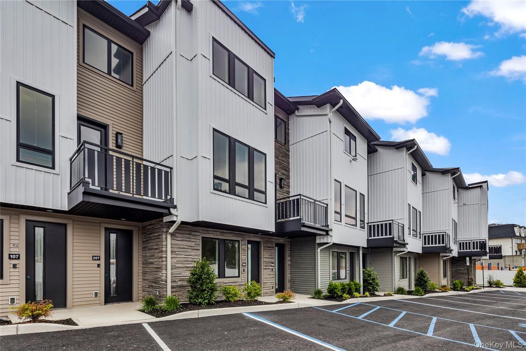 17 Union Road 208, Spring Valley, NY 10977