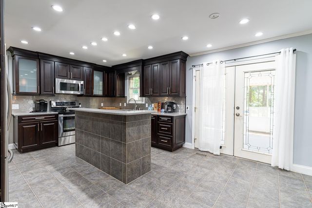 201 Knollview Drive, Greenville, SC 29611