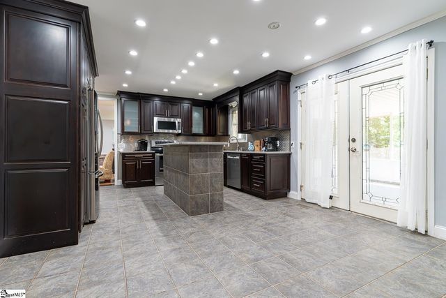 201 Knollview Drive, Greenville, SC 29611