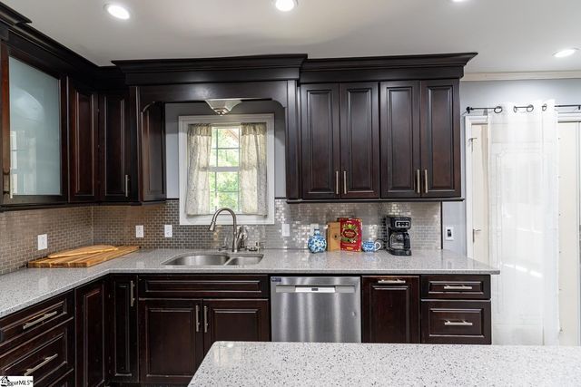 201 Knollview Drive, Greenville, SC 29611