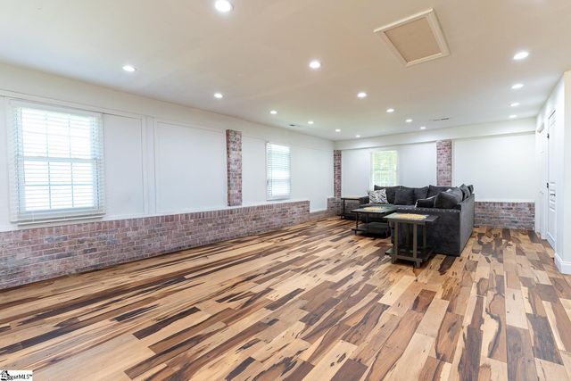 201 Knollview Drive, Greenville, SC 29611