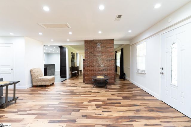 201 Knollview Drive, Greenville, SC 29611