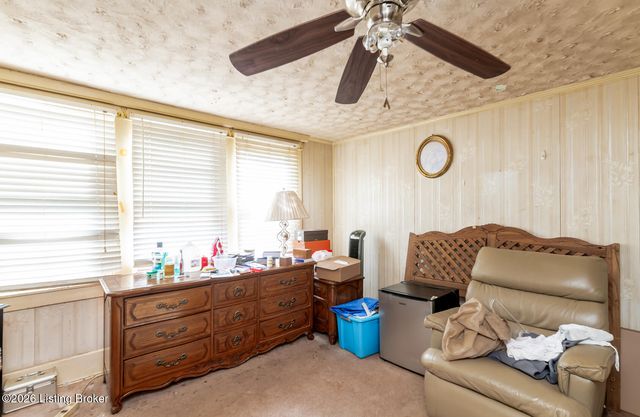 1061 Cecil Ave, Louisville, KY 40211