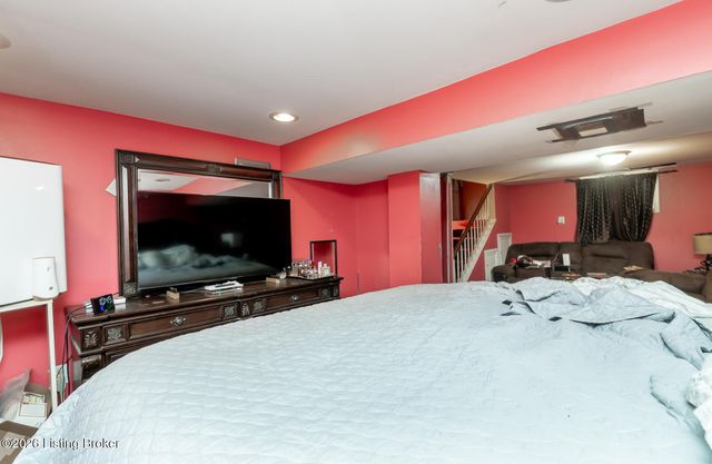 1061 Cecil Ave, Louisville, KY 40211
