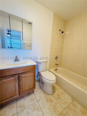 8020 N Colony Cir N 304, Tamarac, FL 33321