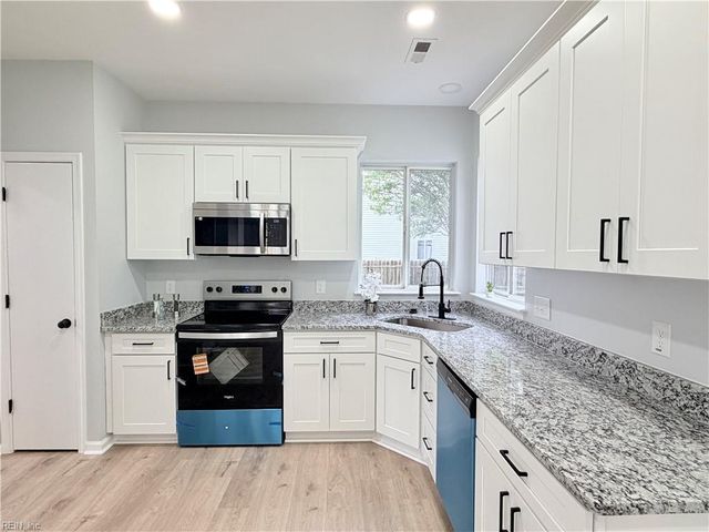 314 Ash Wood DR, Suffolk, VA 23434