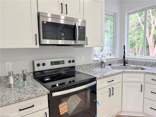 314 Ash Wood DR, Suffolk, VA 23434