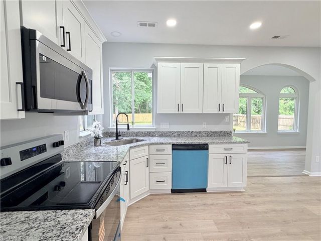 314 Ash Wood DR, Suffolk, VA 23434