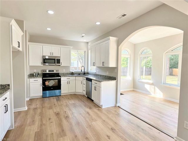 314 Ash Wood DR, Suffolk, VA 23434