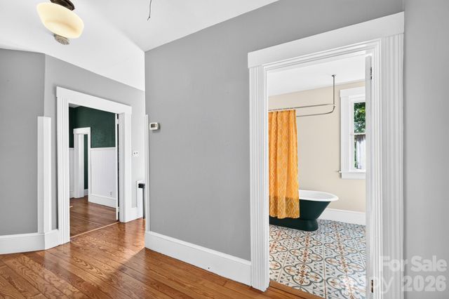 16 West Street, Asheville, NC 28801