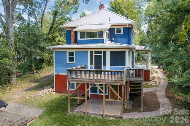 16 West Street, Asheville, NC 28801