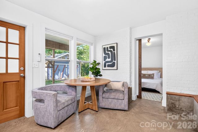 16 West Street, Asheville, NC 28801