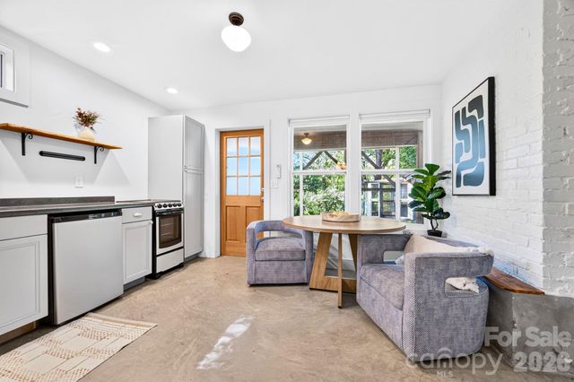 16 West Street, Asheville, NC 28801