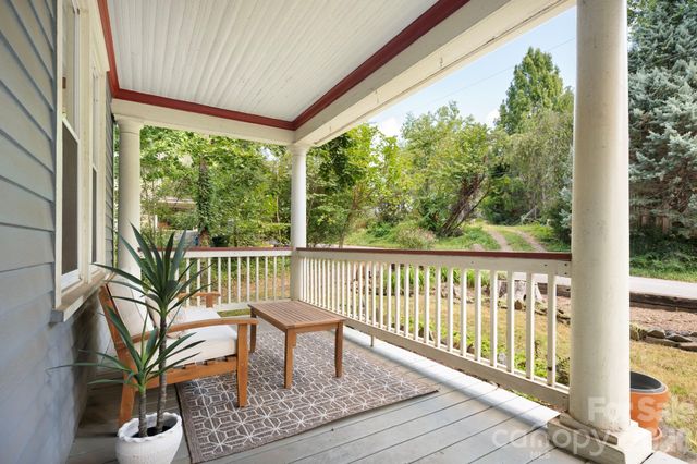 16 West Street, Asheville, NC 28801