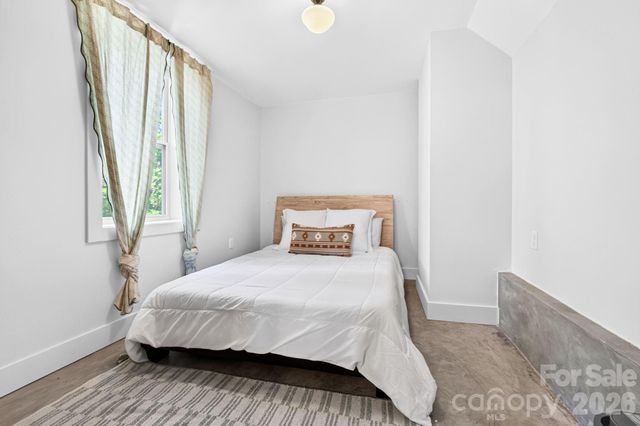 16 West Street, Asheville, NC 28801