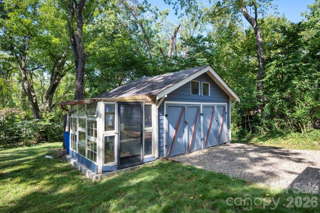 16 West Street, Asheville, NC 28801