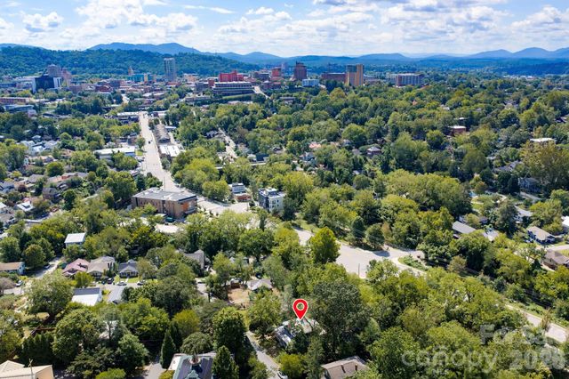 16 West Street, Asheville, NC 28801