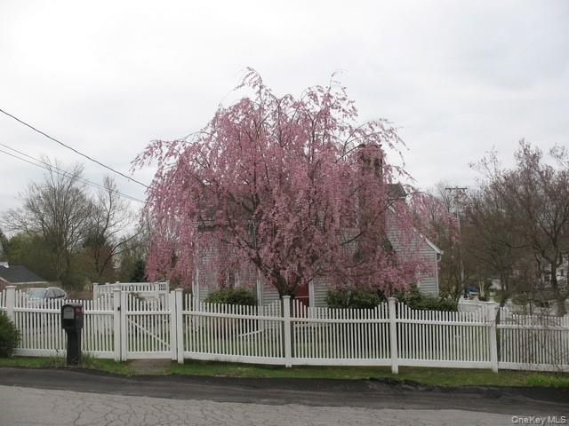 31 Oneonta Road, Carmel, NY 10512