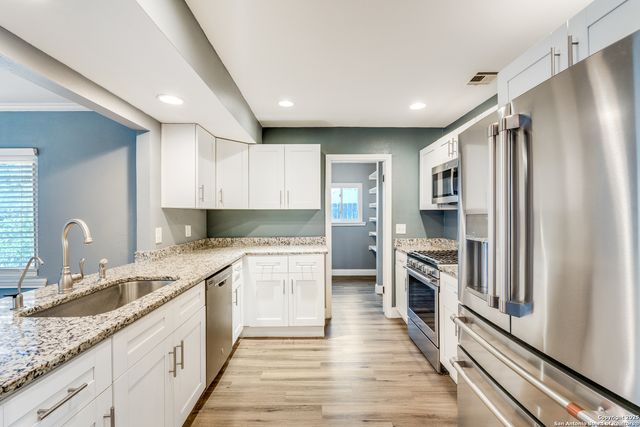 12743 El Sonteo, San Antonio, TX 78233