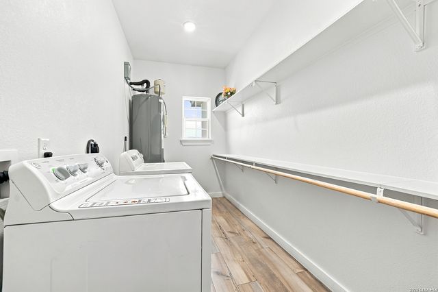 105 Hidden Cv, Floresville, TX 78114