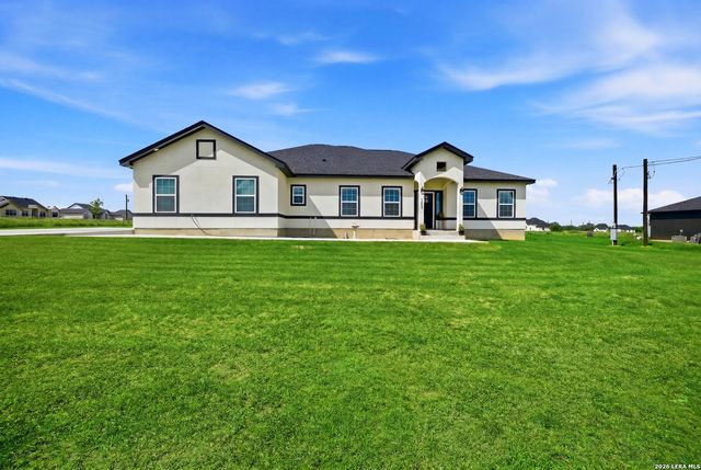 105 Hidden Cv, Floresville, TX 78114