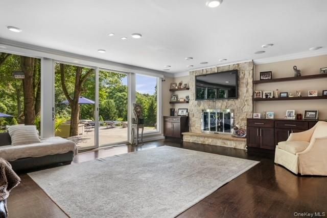 6 Fox Hunt Court, Huntington, NY 11743