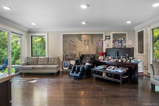 6 Fox Hunt Court, Huntington, NY 11743