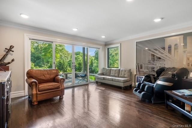 6 Fox Hunt Court, Huntington, NY 11743