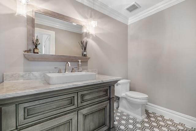 6 Fox Hunt Court, Huntington, NY 11743
