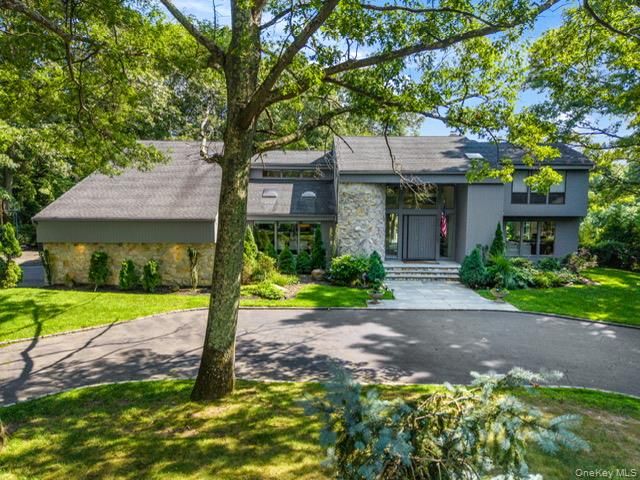 6 Fox Hunt Court, Huntington, NY 11743