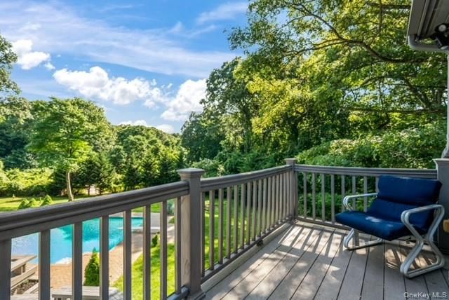 6 Fox Hunt Court, Huntington, NY 11743