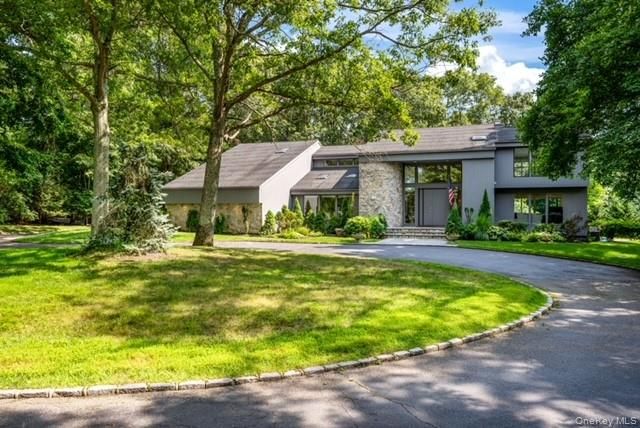6 Fox Hunt Court, Huntington, NY 11743