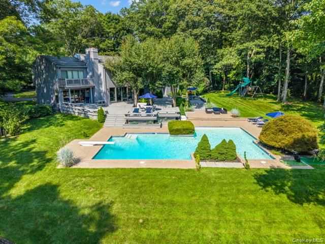 6 Fox Hunt Court, Huntington, NY 11743